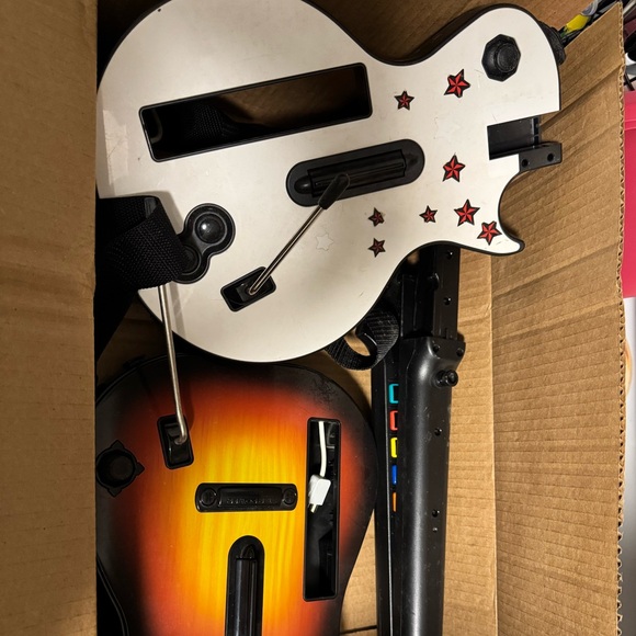 WII GUITAR HERO GAMES + 2 WII GUITARS - Picture 2 of 5